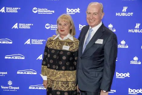 Mike auf dem Blauen Teppich der BOOT – Einladung zur Blue Motion Night